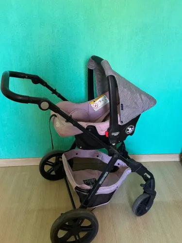 Carrinho de bebê Moisés + bebê conforto cosco duo