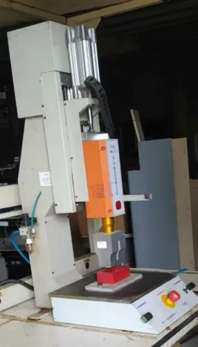 Máquina para Solda Plastico por Fusão de  Ultrasom 