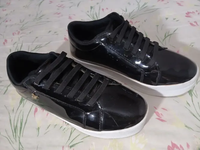Tênis Feminino Seminovo Preto Brilhante Milano 34