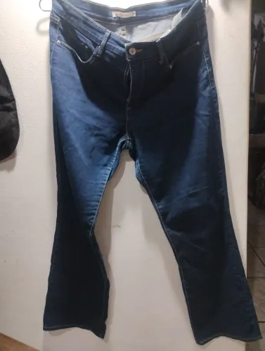 Levis calça 42
