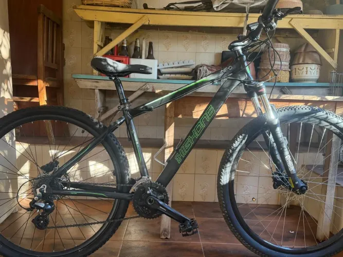 Bike MTB HIGH ONE 29 Muito NOVA TOP R$ 1.890.00 ACEITO CARTÃO 