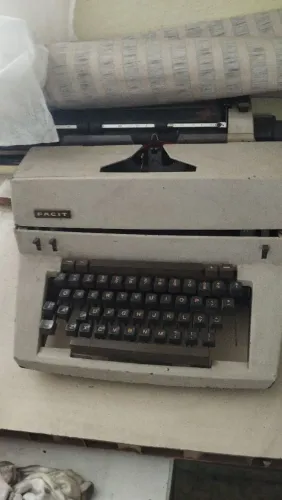 Máquina de escrever antiga