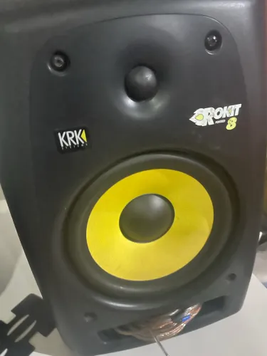 Monitor de estúdio ativo KRK ROKIT 8