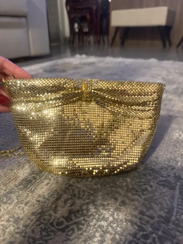 Bolsa dourada de festa