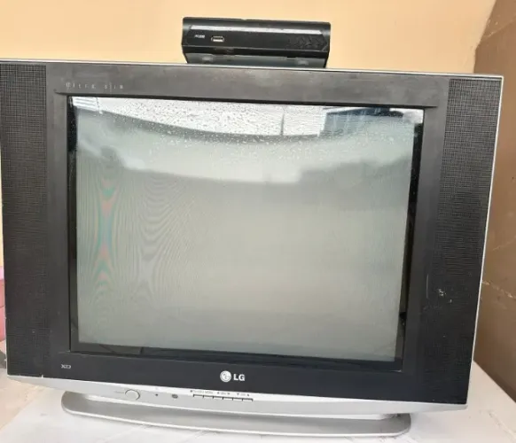Televisão 21 polegadas tela slim (Grátis conversor digital)