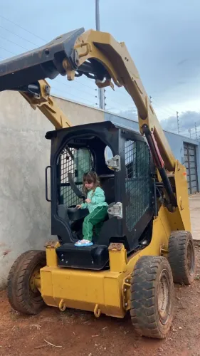 Maquinas a venda 246D 2015 e cat 246C
