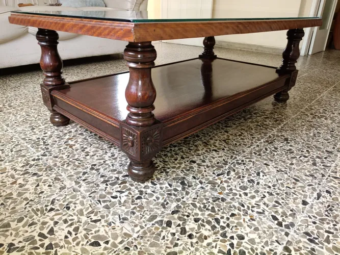 Mesa de centro de madeira maciça 