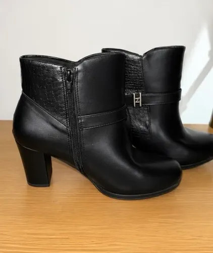 Bota Feminina Cano Curto Preta Salto Nº 36 - Excelente Estado