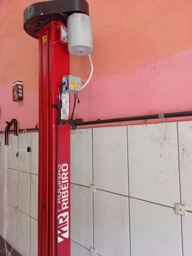 Fundo de equipamentos seminovos de oficina mecânica 