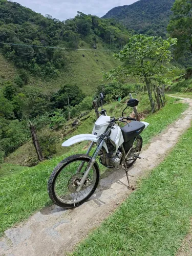 URGENTE!!! VENDO XR 200 1997