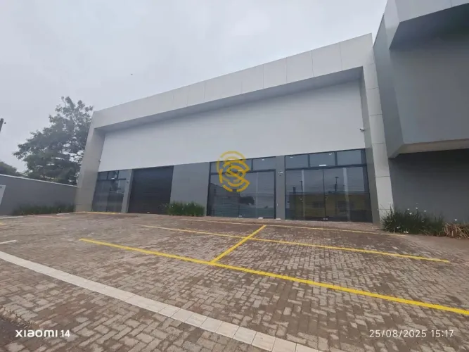 Barracão para Venda em Cascavel, Neva, 2 banheiros, 1 vaga
