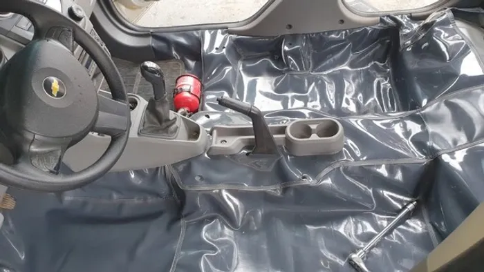 tapete verniz 05mm   para celta corsa 