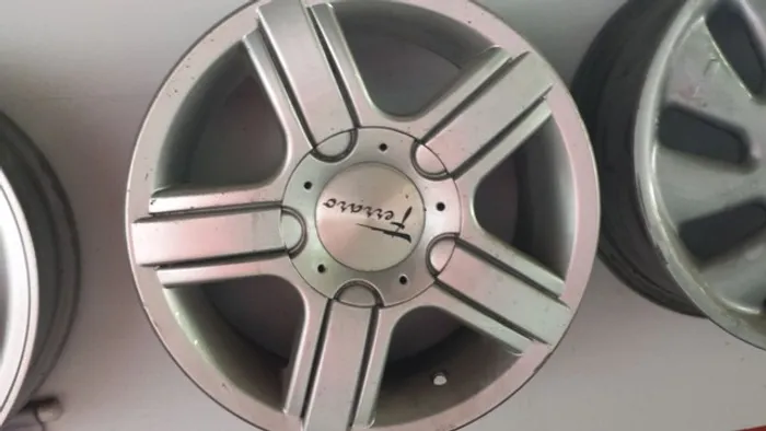 Roda aro 15 Vw Modelo do Fox Prata 4x100 gol