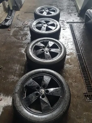 Rodas Renault.