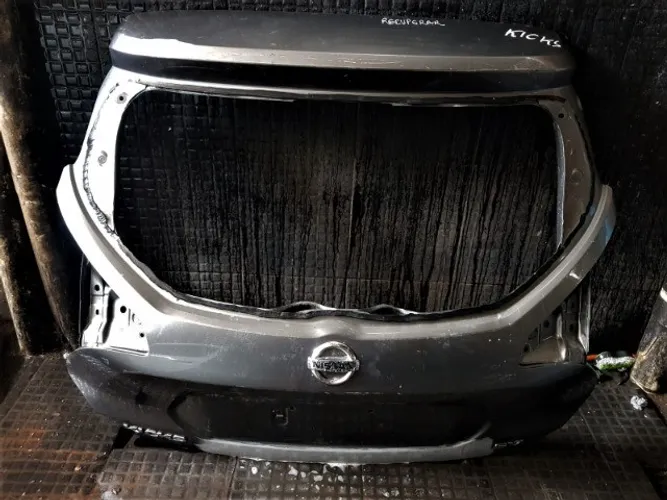 Nissan kicks tampa de mala OriginaL