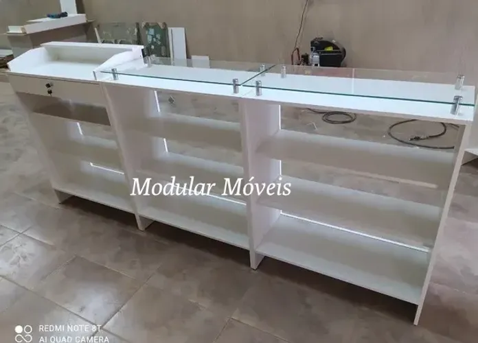 Balcão Caixa Vitrine + 2 Balcões Vitrine com Tampo de Vidro - MDF Branco