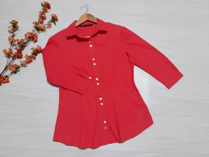 Camisa social feminina de cotton com elastano da ZARA.<br>