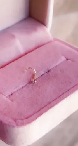 Piercing de pedrinha pra nariz em ouro18k 