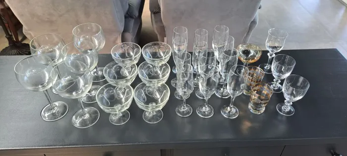 Lote de Taças de Vidro e Cristal - 29 Peças