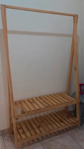 Prateleira de madeira para organização