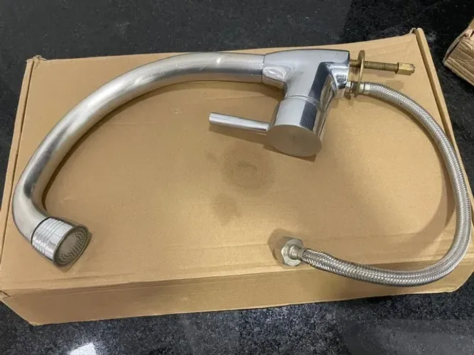 Torneira monocomando em metal para cozinha