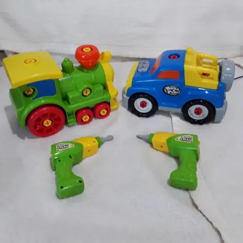 Carro e trem monta e desmonta com parafusadeira elétrica