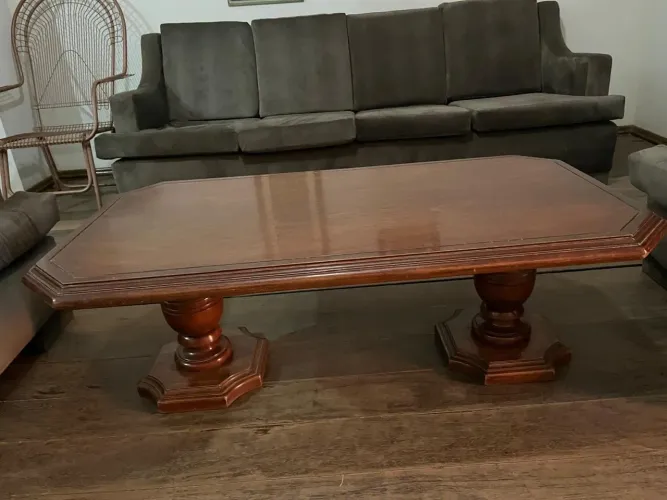 Mesa de Centro em Madeira Maciça