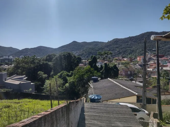 Terreno à venda com 378m² no Monte Verde.