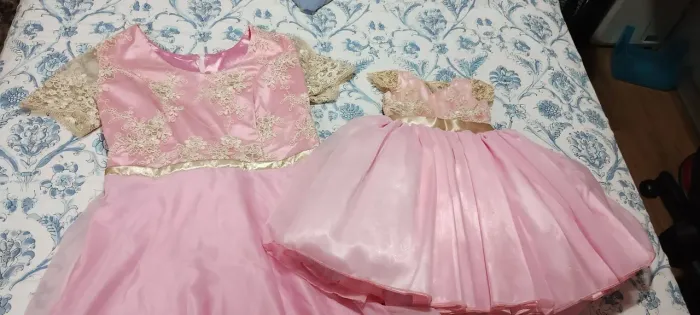 Vestidos mãe e filha - Rosa e dourado