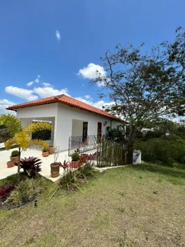 Giardino Bianco - 255m², 3 pavimentos e cercada por área verde