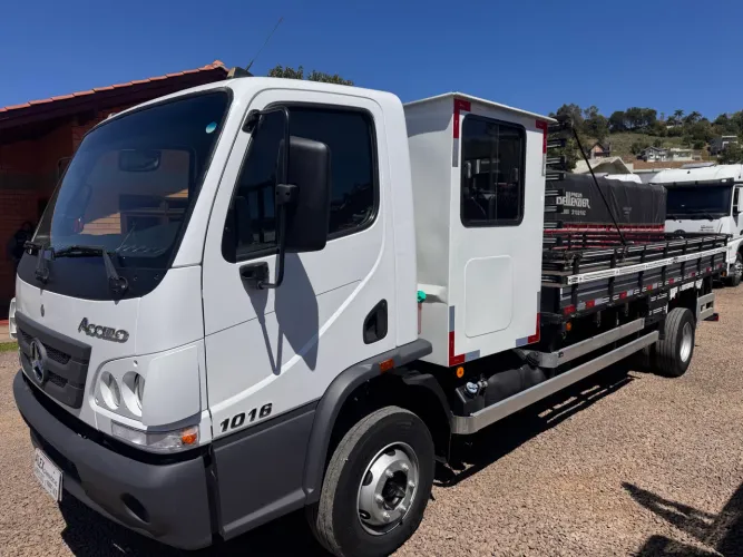 Accelo 1016 ano 2020 cabine suplementar