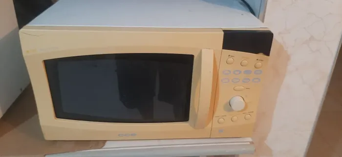 Micro-ondas CCE em bom estado
