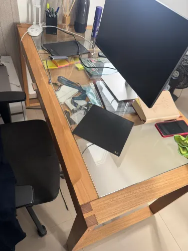 Escrivaninha da marca Tok&Stok