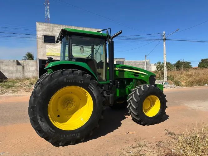 Trator John Deere 7210J