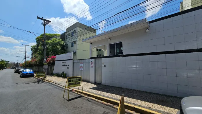 ALUGO APTO (1° ANDAR) NO BAIRRO CRISTO REI, 03 QUARTOS SENDO 01 SUITE.