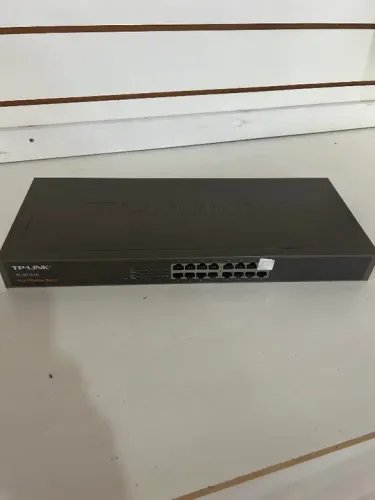 Switch TP Link TL-SF 1016 16 portas 10/100Mbps 1 porta queimada
