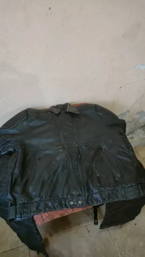 Conjunto jaqueta e calça de couro legítimo! Leia a descrição 