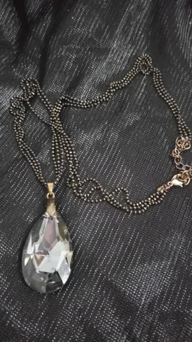 Colar com Pedra de Cristal Preta