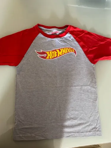 Camiseta infantil Hot Wheels - Tamanho 12 anos (veste P adulto)