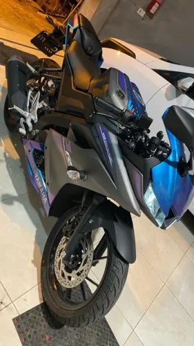 MOTO R15 QUASE ZERO 