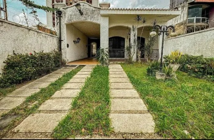 Moura Gestor Imobiliario Vende Casa com 3 suítes na Travessa Curuzú, Marco