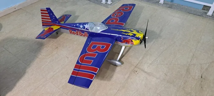 Aeromodelo Red Bull de Modelismo Novo Com Servos e Motor 4 Tempo.. TUDO ZEROOO RARIDADE 