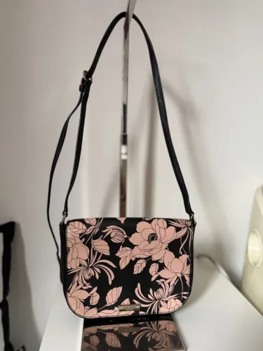 Bolsa Kate Spade Floral um charme