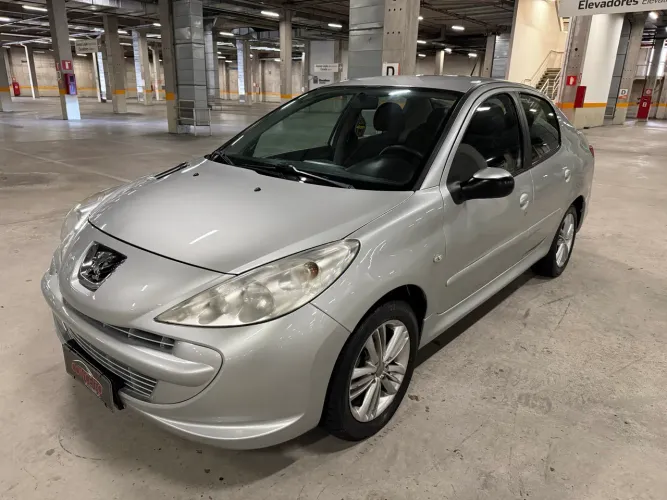 Peugeot 207 Sedan Passion XR 1.4 Flex 8V 4P 2011