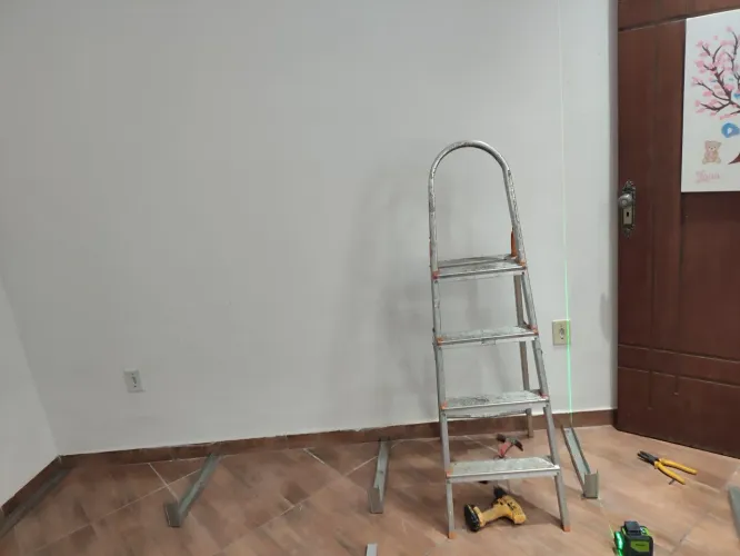 Moves em drywall 