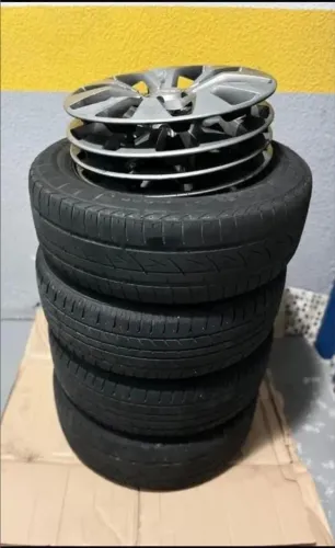 Pneus com rodas de ferro aro 15