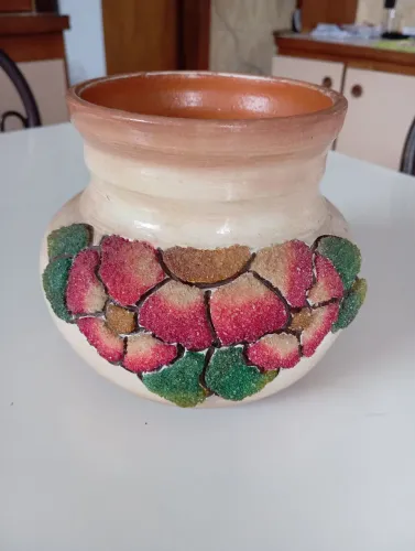 Vaso Decorativo Artesanal com Detalhes Florais