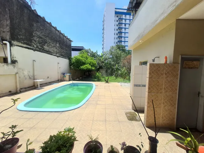 Casa na Av. Getúlio Vargas Terreno 500m² com 3 Quartos, Piscina, Quintal Terraço e Garagem