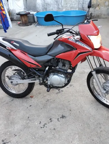 Vendo Bros 2013 bem conservada 