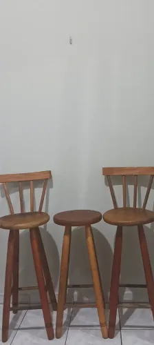 Banquetas de madeira